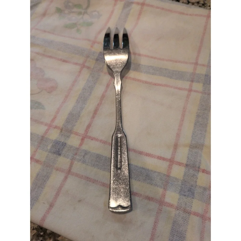 Oneida Royal Provincial Single Dinner Fork Stainless Steel EUC Flatware